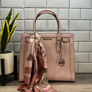 9744 Michael Kors Pink Tote Bag
